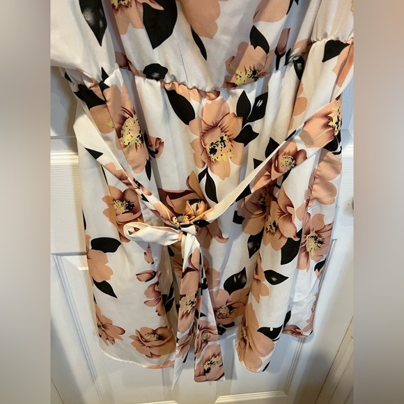 SOLD!!Shein Floral Dress - Picture 6 of 6